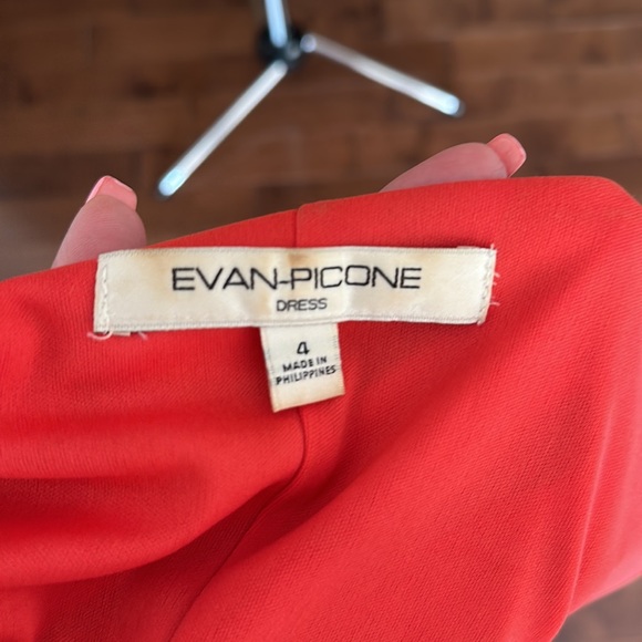 Women’s dress - Picture 4 of 4